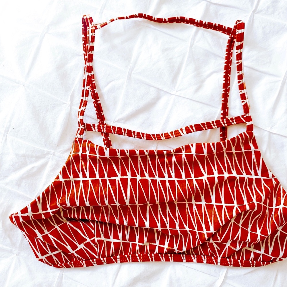 NEW♥️ RVCA TRIANGLE ROW CUT OUT BIKINI BRALETTE TOP sz M RED SURF ADJUSTABLE